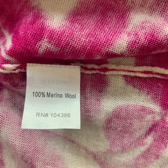 Garnet Hill Signature Merino Cardigan SZ M Fuchsia Magenta Abstract Floral - Picture 15 of 15